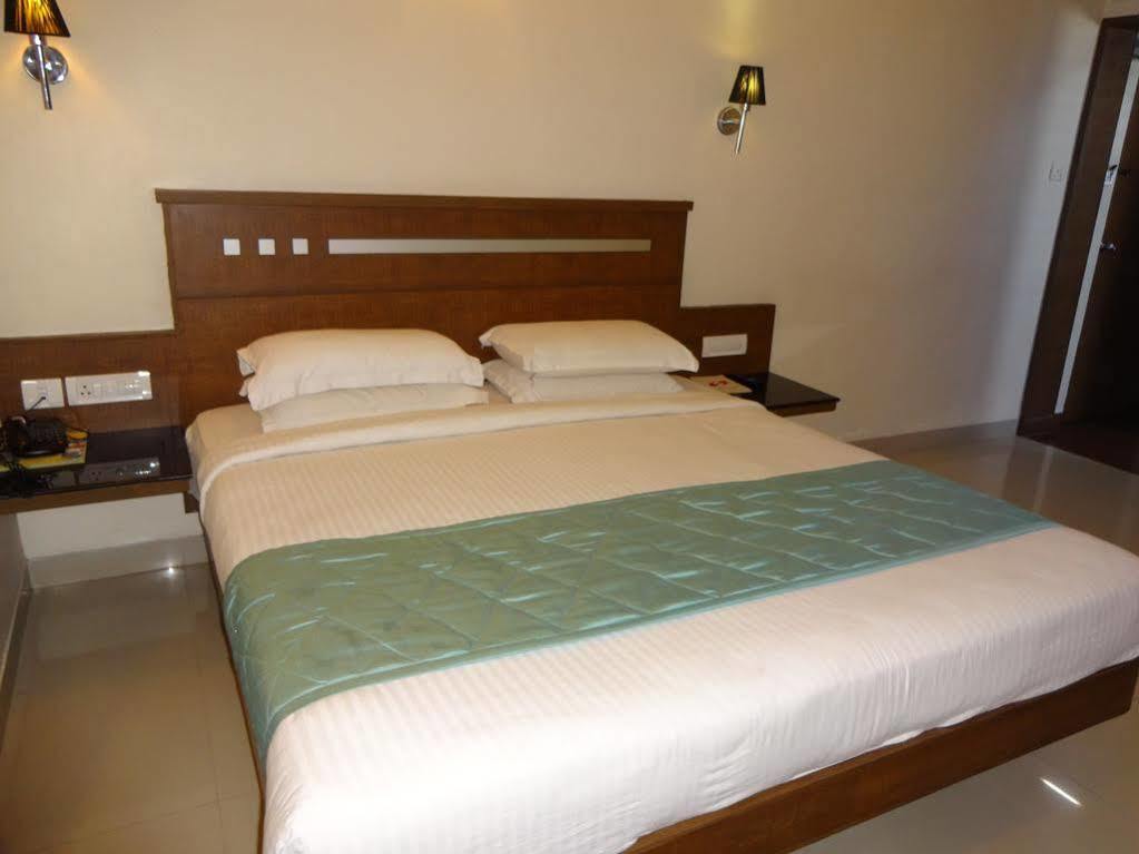 Hotel Super Capital O Grand Plaza Coimbatore Zewnętrze zdjęcie