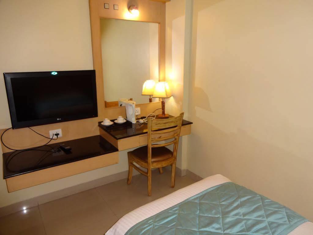 Hotel Super Capital O Grand Plaza Coimbatore Zewnętrze zdjęcie