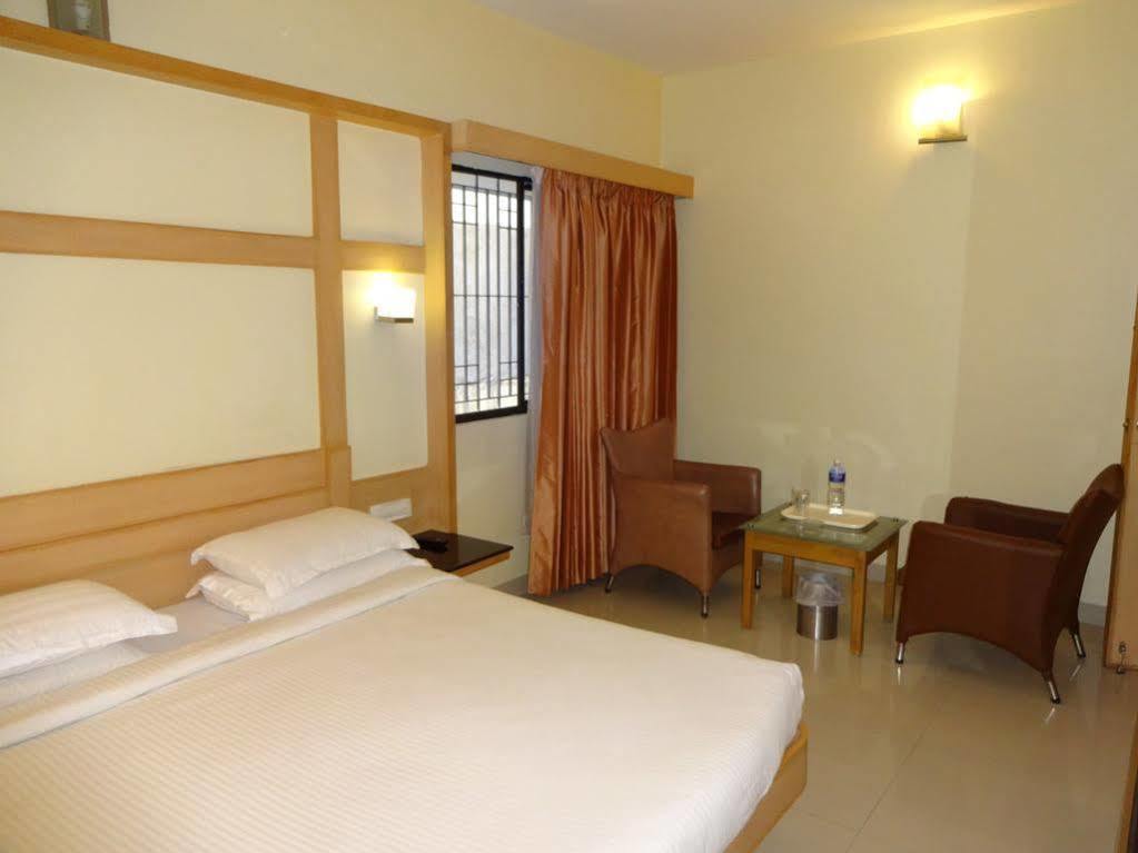 Hotel Super Capital O Grand Plaza Coimbatore Zewnętrze zdjęcie