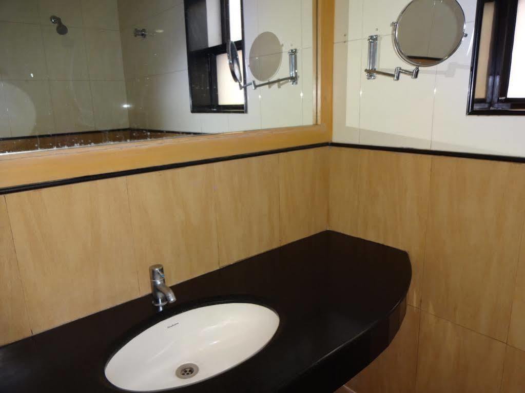 Hotel Super Capital O Grand Plaza Coimbatore Zewnętrze zdjęcie