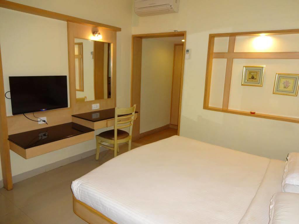 Hotel Super Capital O Grand Plaza Coimbatore Zewnętrze zdjęcie