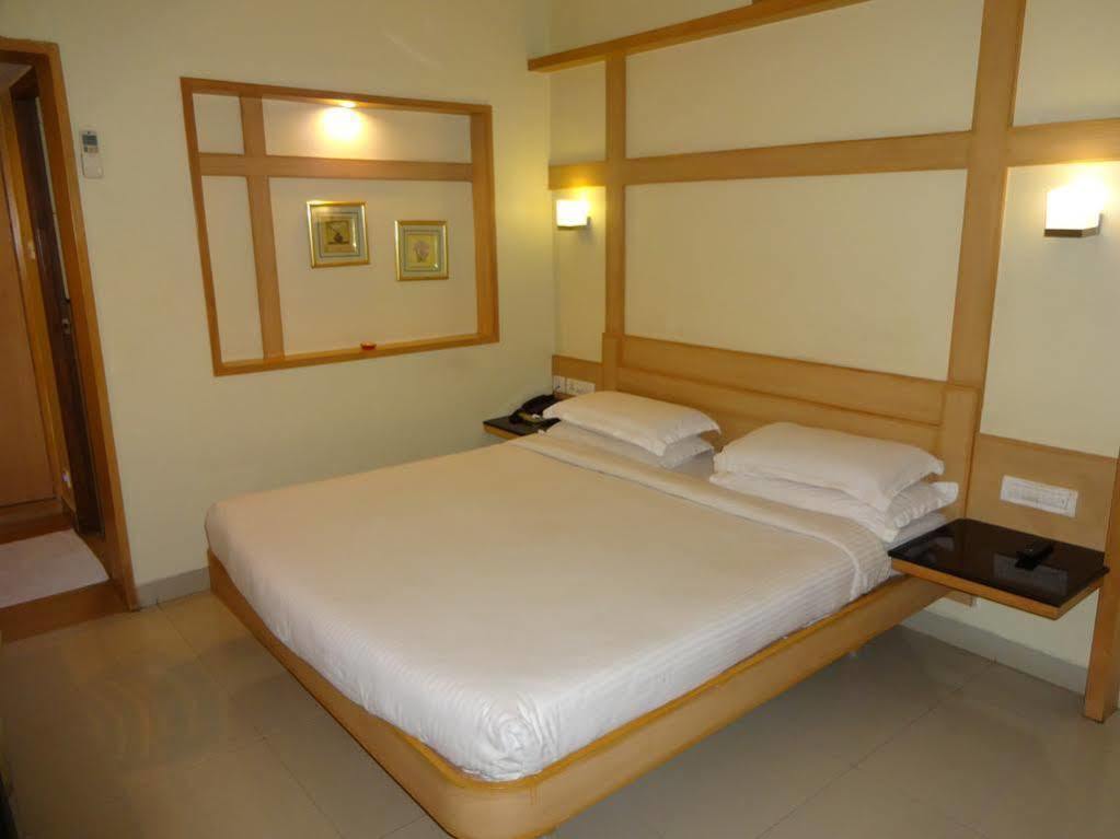 Hotel Super Capital O Grand Plaza Coimbatore Zewnętrze zdjęcie
